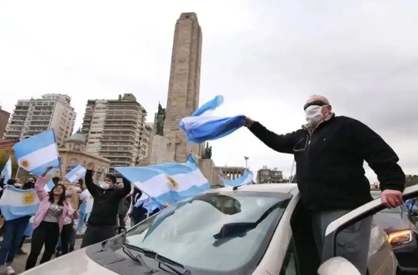 Masiva convocatoria en el Monumento contra la expropiación de Vicentin