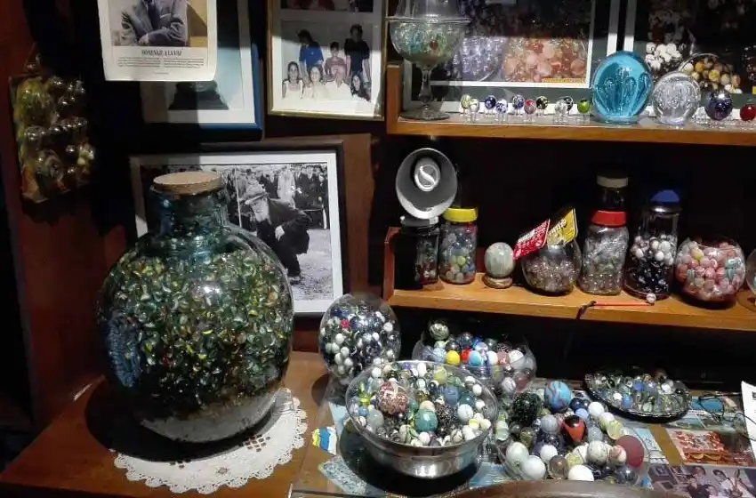 Más allá de una perlita de vidrio con colores