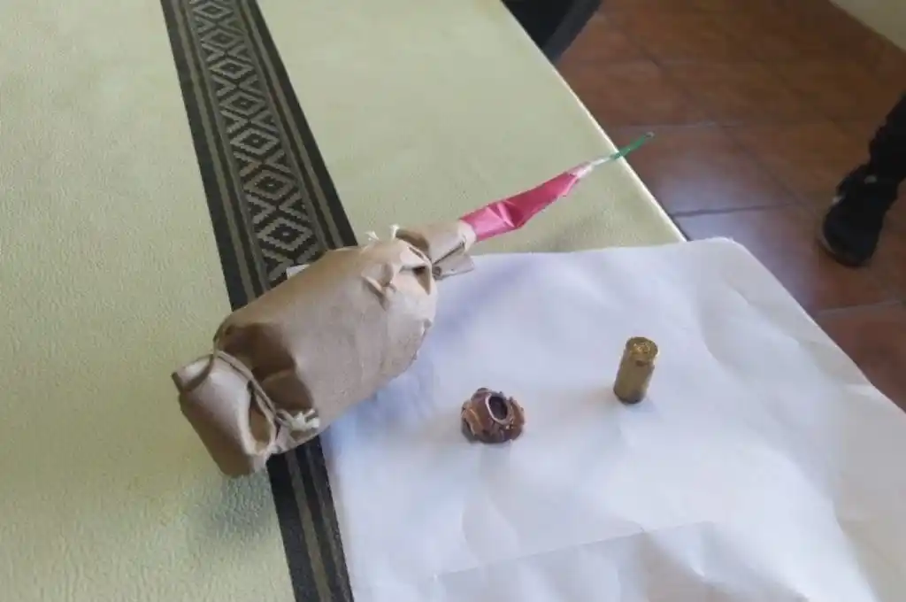 Bomba de estruendo y casquillos secuestrados