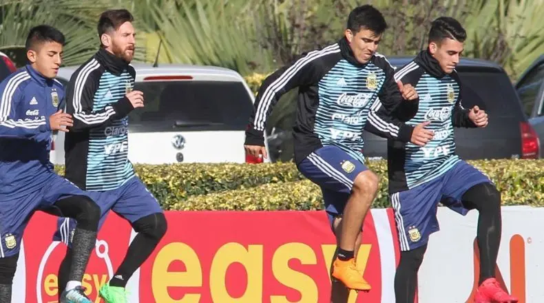 La Selección realizó una práctica abierta ante 40 mil chicos