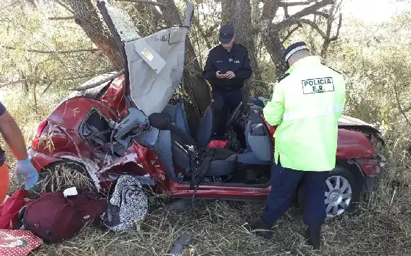 Dos mujeres fueron rescatadas tras un impresionante vuelco