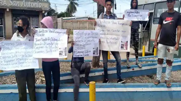 LE PUSIERON LOS GANCHOS  a un joven por ser miembro de la banda de “El Koki” y familiares aseguran que es una confusión