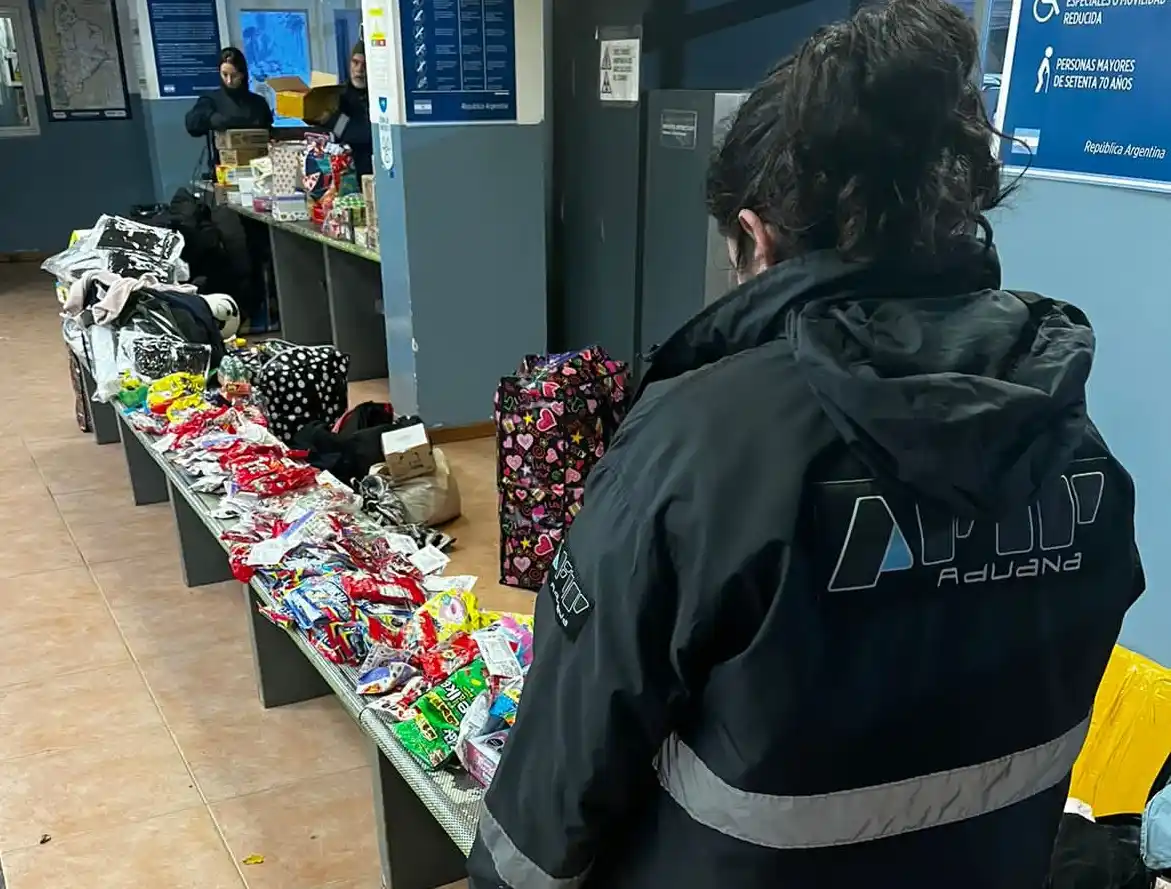 Un hombre quiso ingresar al país $1.500.000 en caramelos en forma irregular y fue descubierto