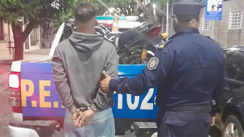 Un delincuente armado intentó asaltar a una alumna cuando salía de la escuela