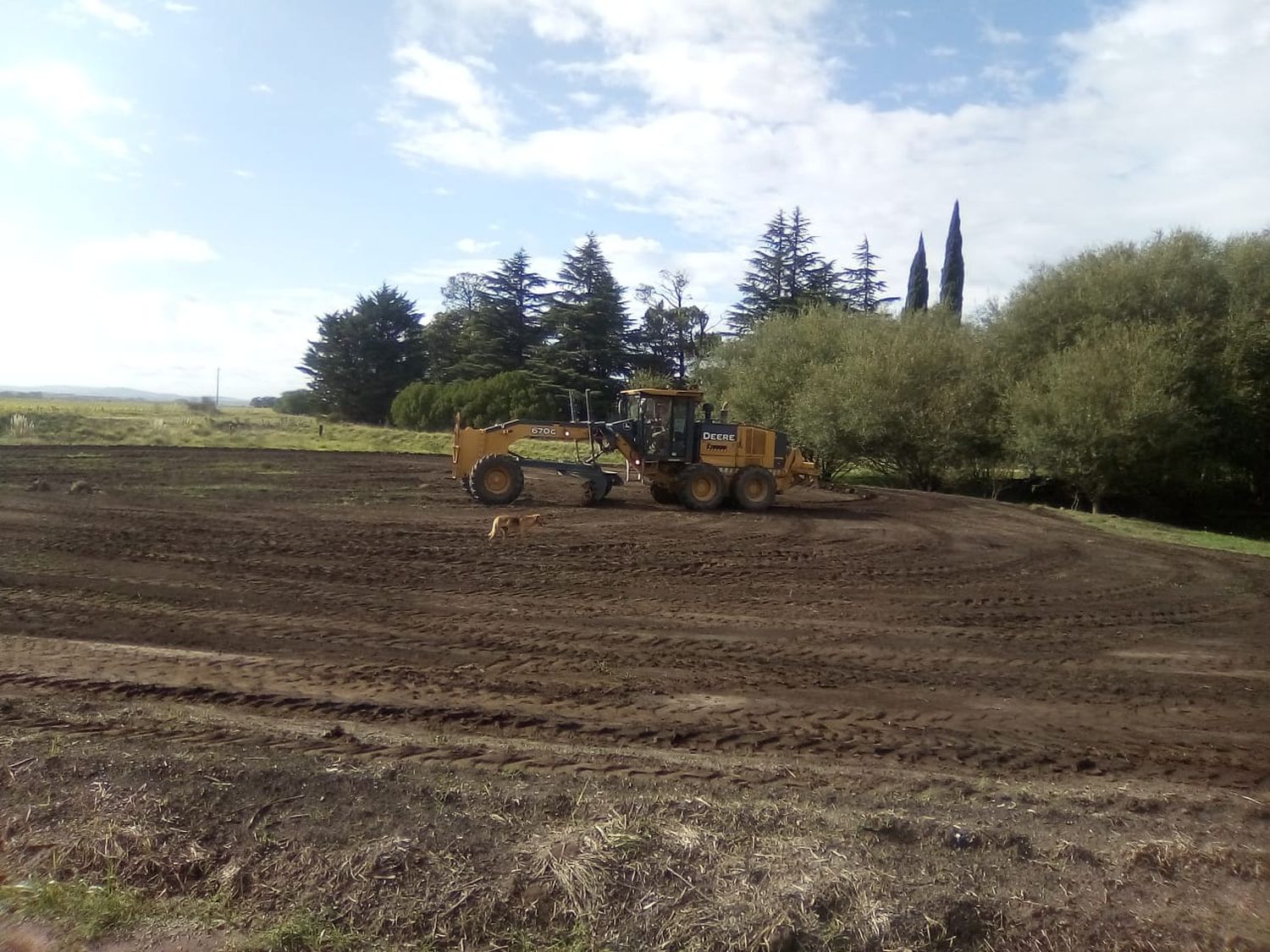 Avanza la recuperación de la costa del Chapaleofú en Azucena para desarrollar un lugar comunitario de esparcimiento