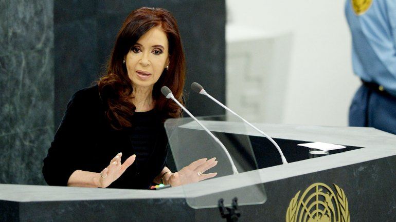 Mientras cumple reposo en Olivos, Cristina tuiteó sobre la Corte Internacional de Justicia