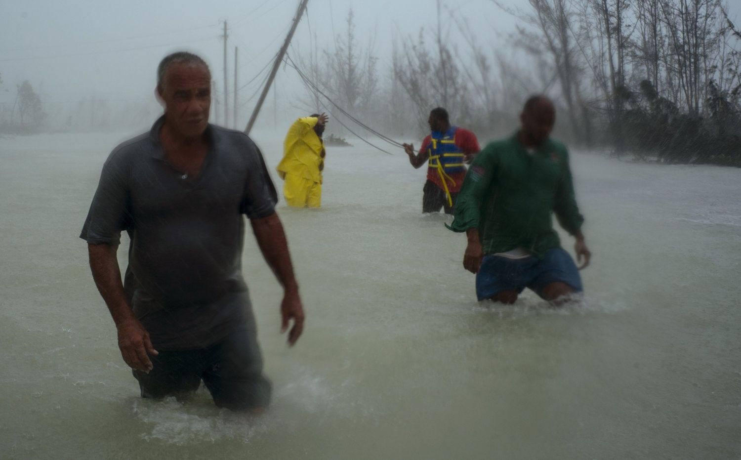 Aumentan muertes en Bahamas por paso de Dorian, se acerca a EE.UU.
