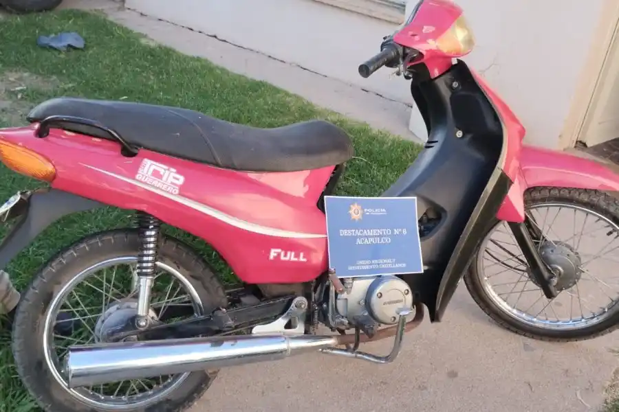 El birrodado abandonado por los delincuentes, fue secuestrado por personal policial