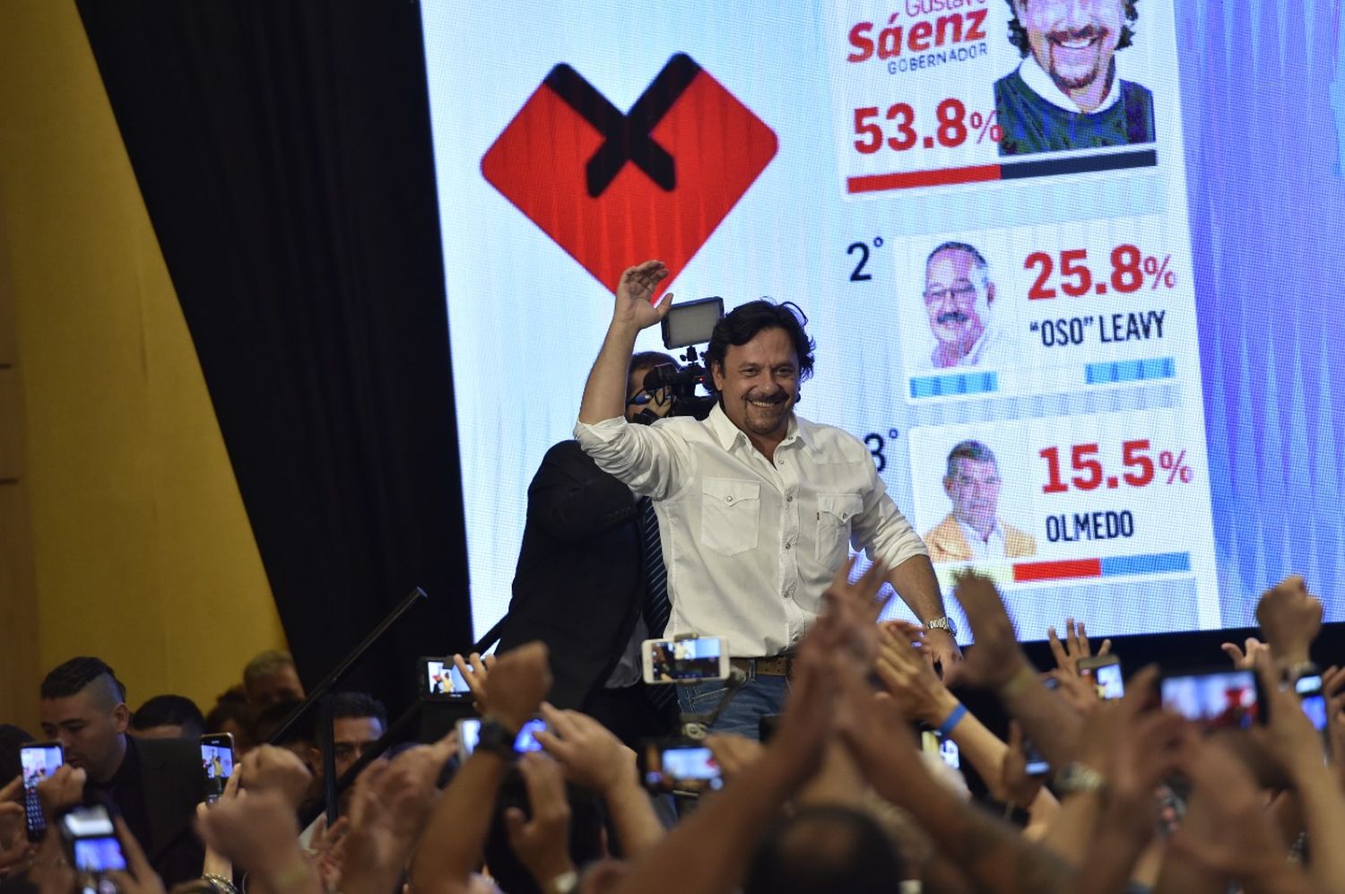 Sáenz nuevo Gobernador de Salta: "No debemos permitir que esa grieta que divide y lastima se encuentre en nuestra provincia"