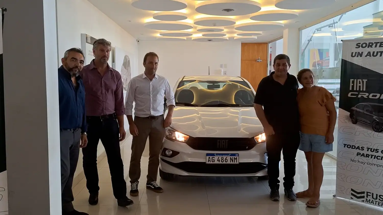 Fusión Materiales hizo entrega de un auto 0 kilómetro a la familia ganadora del sorteo de fin de año