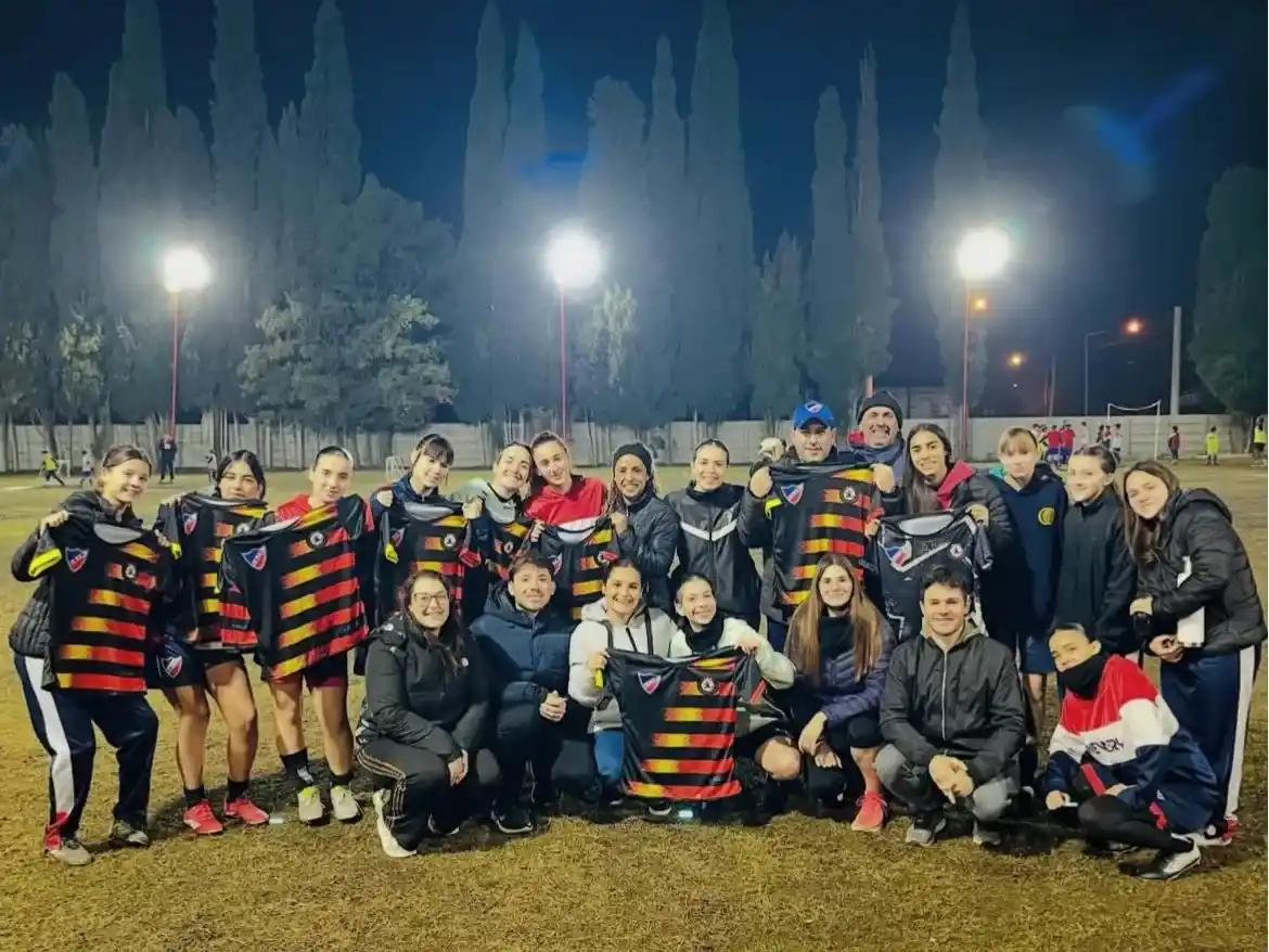 Organizadores y jugadoras en la anterior edición.