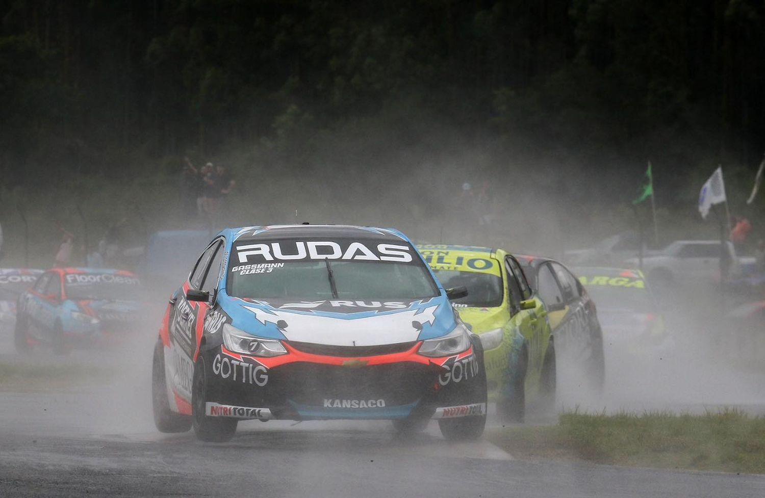 El crespense Joel Gassmann luchó en una difícil final del Turismo Nacional Clase 3