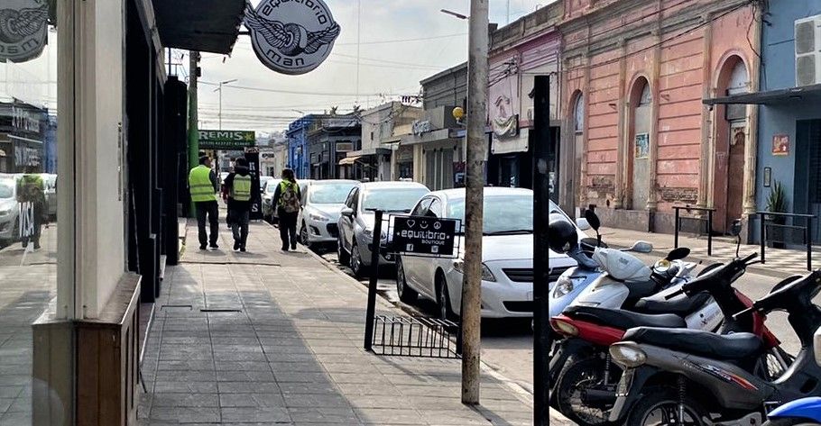 Inspectores de Tránsito recorren el centro a pie para controlar cumplimiento de la normativa
