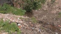 Reclamo de vecinos por carencia de cloacas y otros servicios básicos