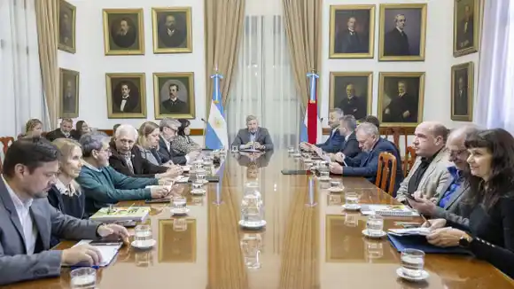 Frigerio encabezó una nueva reunión de gabinete y se avanzó en medidas para agilizar inversiones