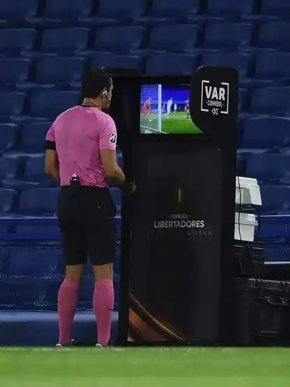 El audio del VAR en el partido entre Atlético Mineiro y Boca