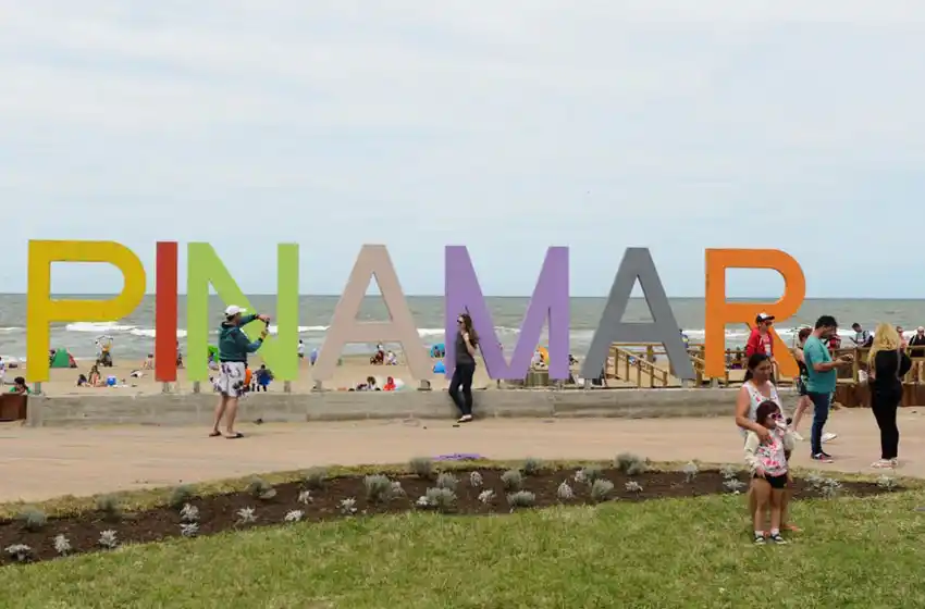 No se quedaron en sus casas: los autos hacen fila para entrar a Pinamar