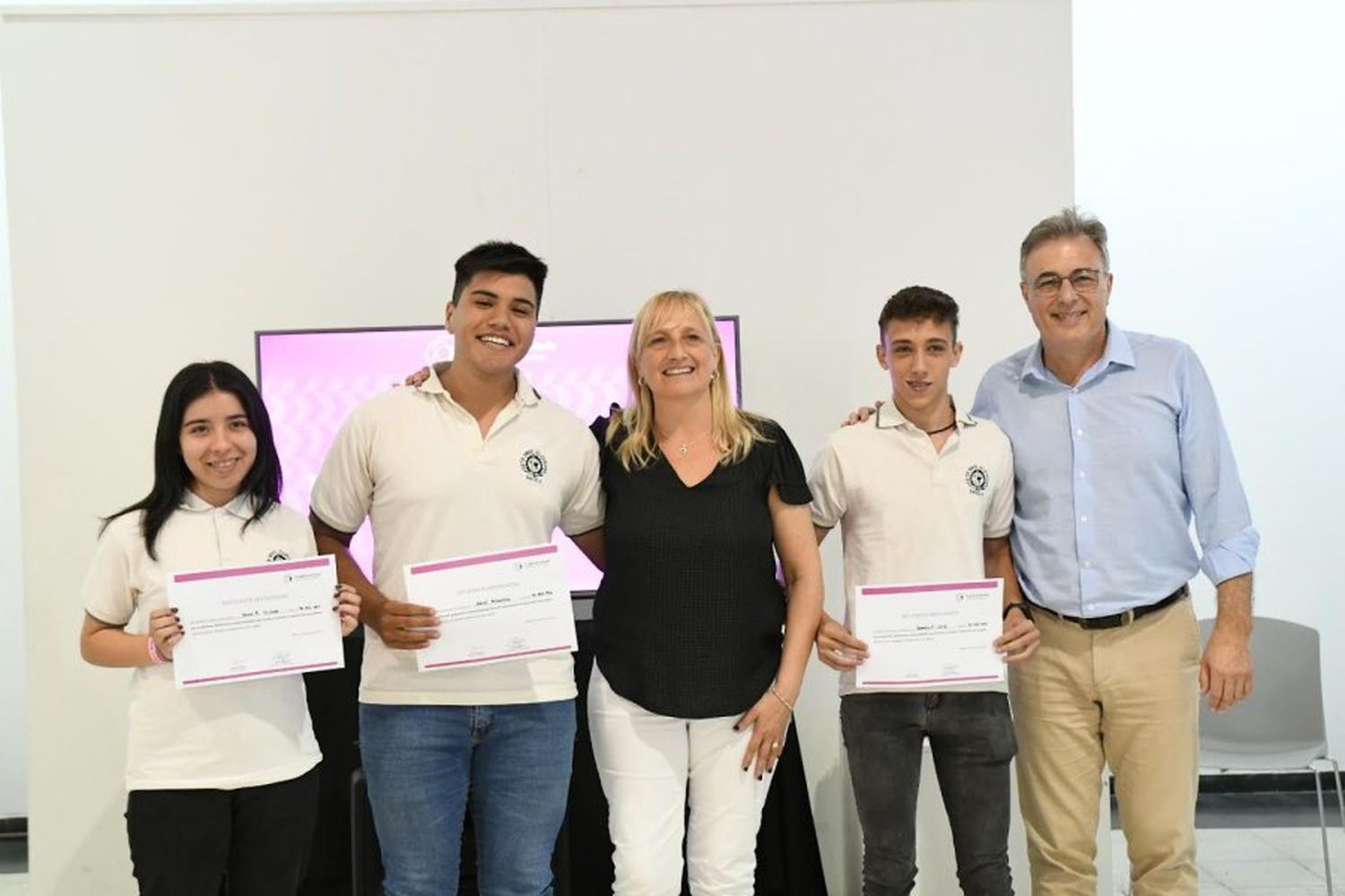 Reconocimiento a estudiantes destacados y destacadas del secundario