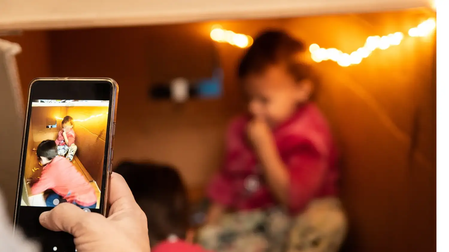 La infancia convertida en vidriera. Redes sociales, rendimiento y niños obligados a demostrar