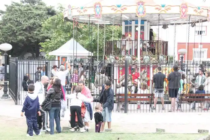 Robo y daños en carrusel de la Plaza San Martín