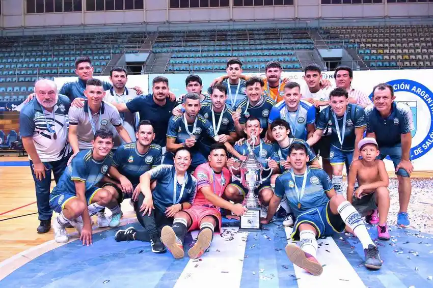 Franjeados gritó supercampeón
en el Estadio Cincuentenario