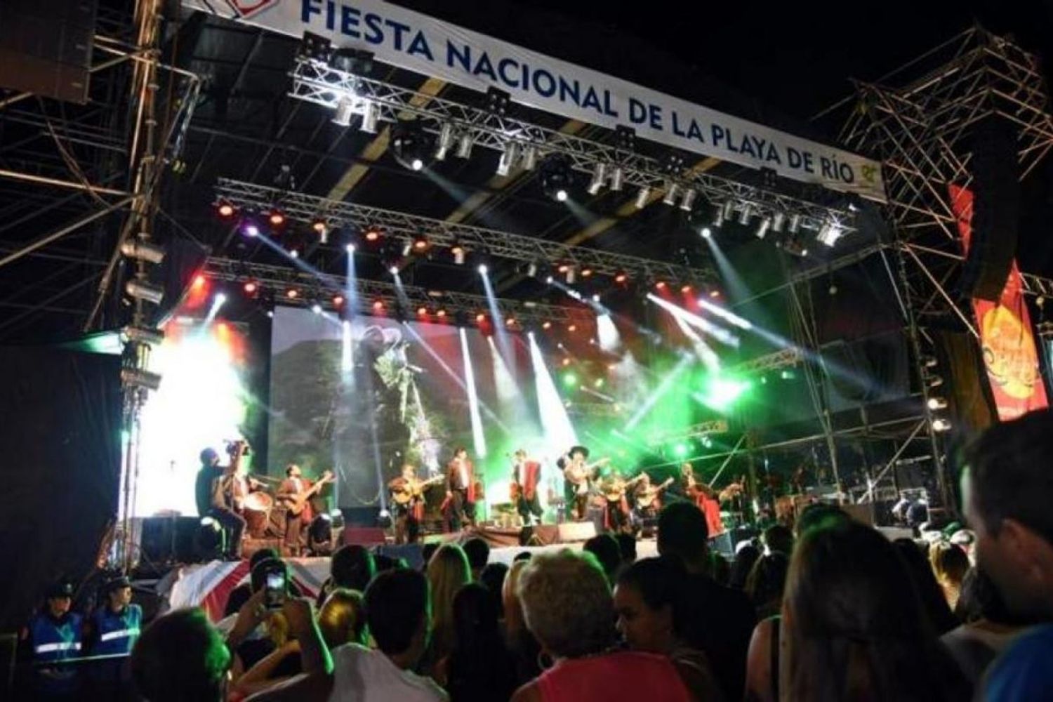 Ke Personajes cerrará la Fiesta de la Playa