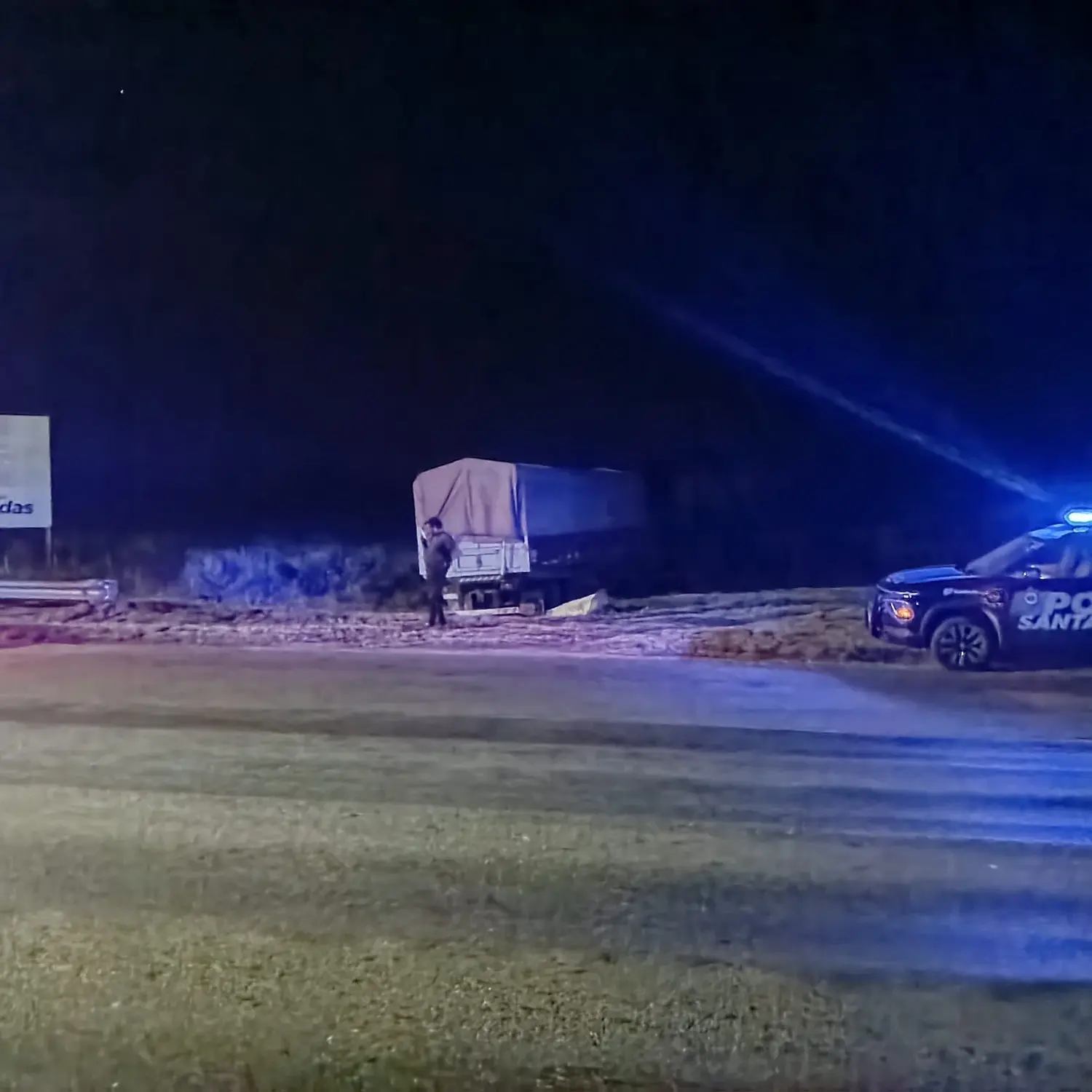 Un camión quedó cruzado en mitad de la ruta 34