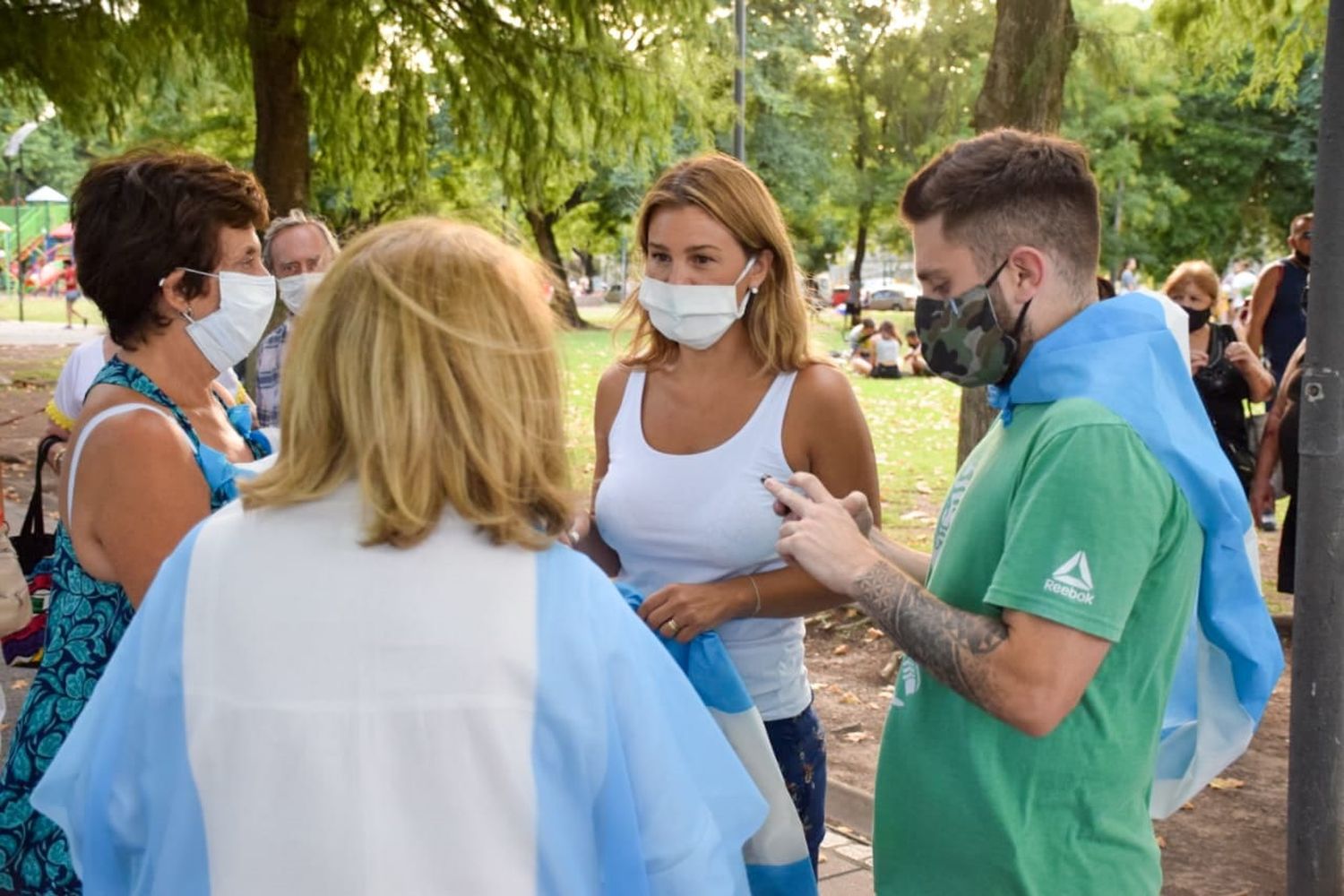 Hurlingham: La concejala Andrea Giorgini marchó contra la vacunación VIP y recibió el apoyo de Patricia Bullrich
