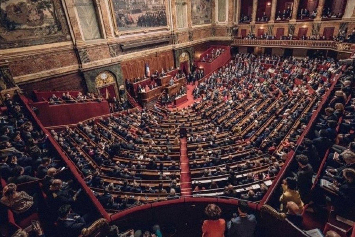 Francia es el primer país del mundo en incluir el derecho al aborto en su Constitución