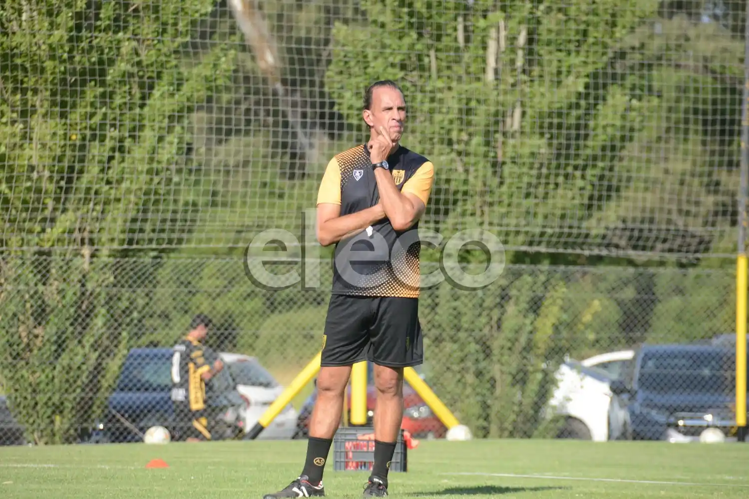 Navarro Montoya, en su función como DT de Santamarina.