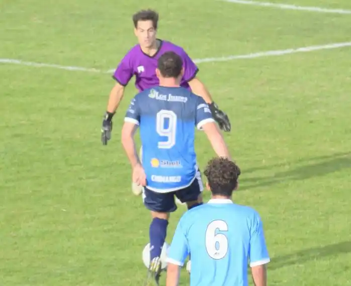 Independiente goleó en un tiempo a Rivadavia y escala amenazante
