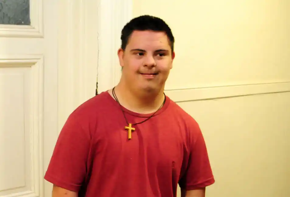 Presentaron en el edificio del Rectorado las firmas juntadas por el caso de Nicolás Brown