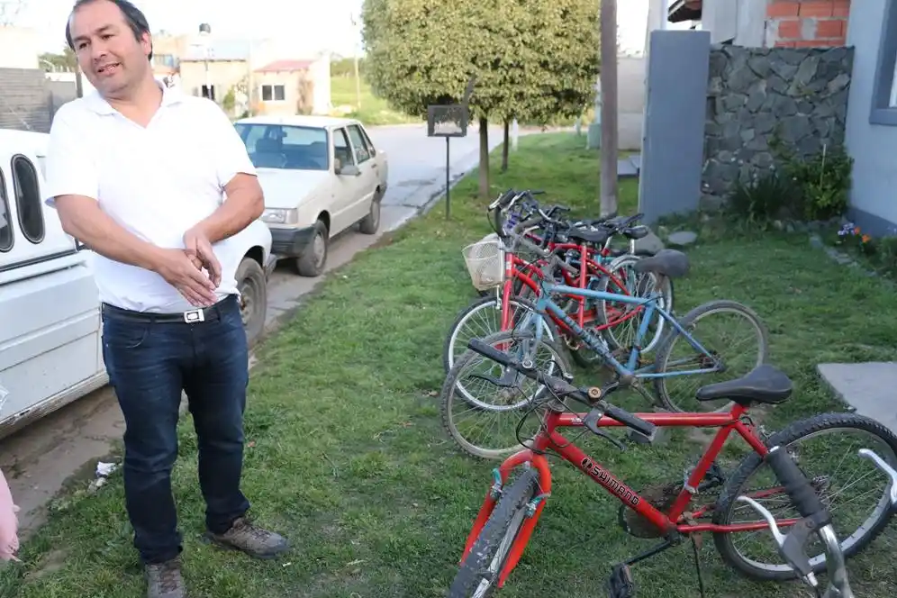En Villa Italia, un proyecto para reparar bicicletas encausa a adolescentes