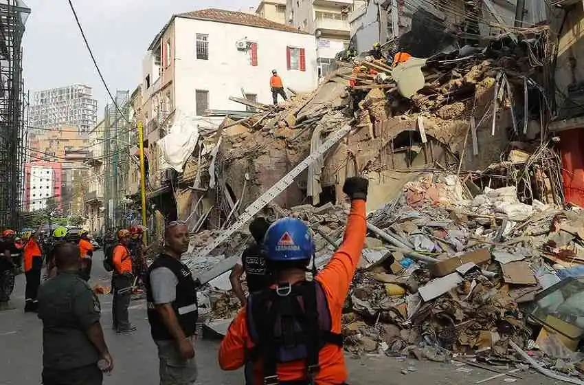 A un mes de la explosión en Beirut, aseguran que un bebé podría seguir vivo debajo de los escombros