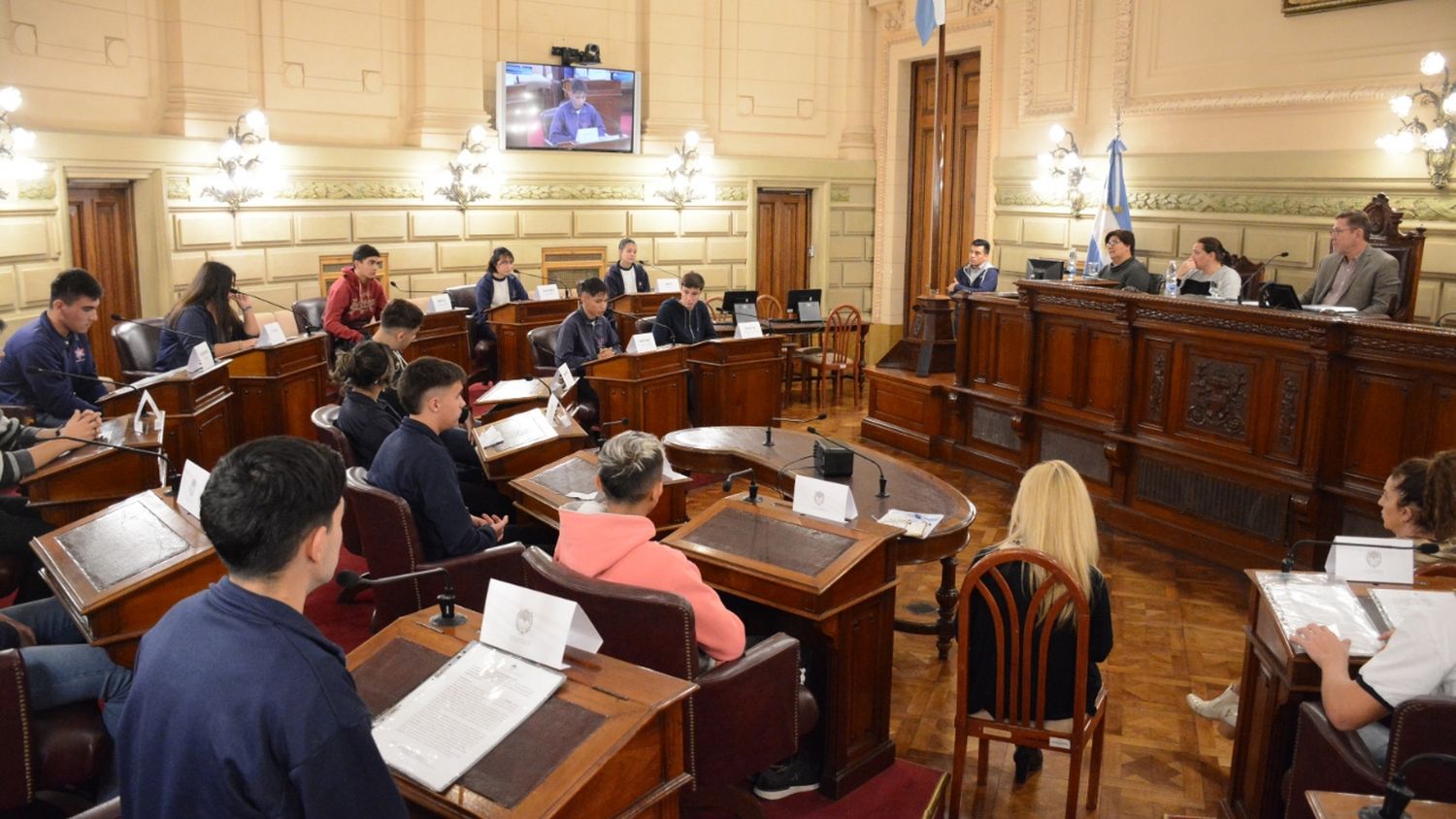 El senador Borla presentó otro proyecto para los jóvenes de una escuela rural 