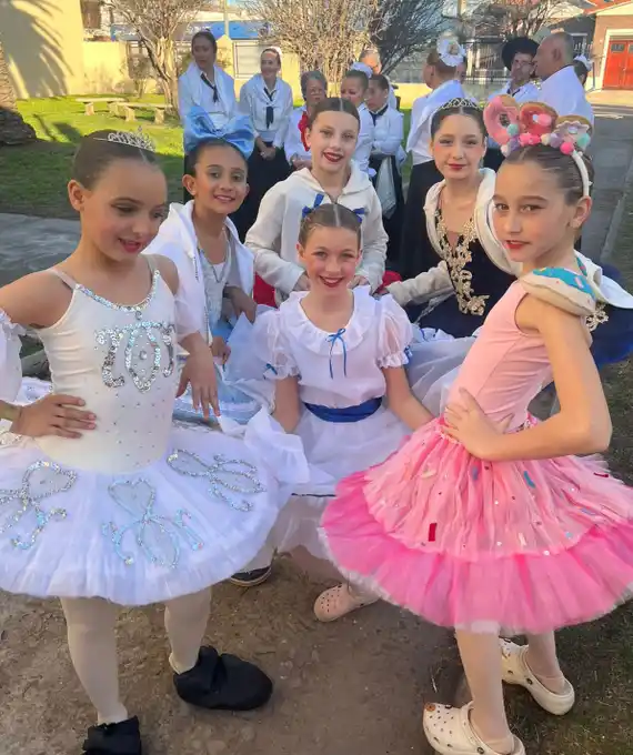 “Deboules Ballet” de la Profesora Ana  Paula Besel
Premios, Talento y Pasión