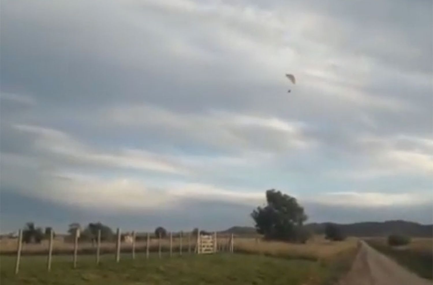 Jubilado violó la cuarentena para volar en parapente y al aterrizar lo esperaba la Policía