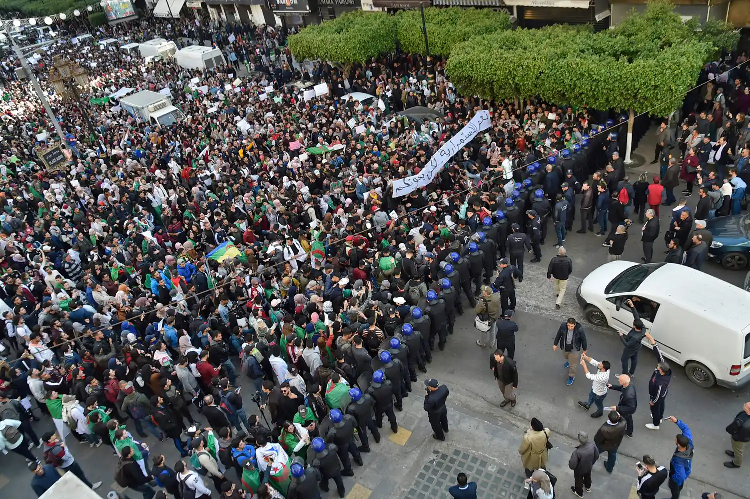 Renovadas marchas en Argelia, pese a las promesas de Buteflika