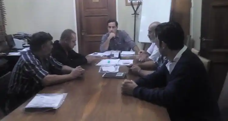 El Gobierno y los sindicatos municipales vuelven a debatir aumento salarial