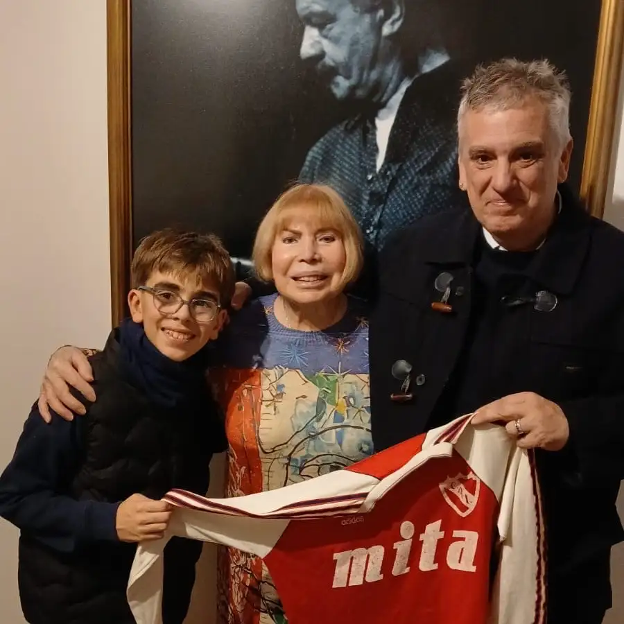 Una camiseta de Bochini unió el legado de Astor Piazzolla con su pasión por Independiente