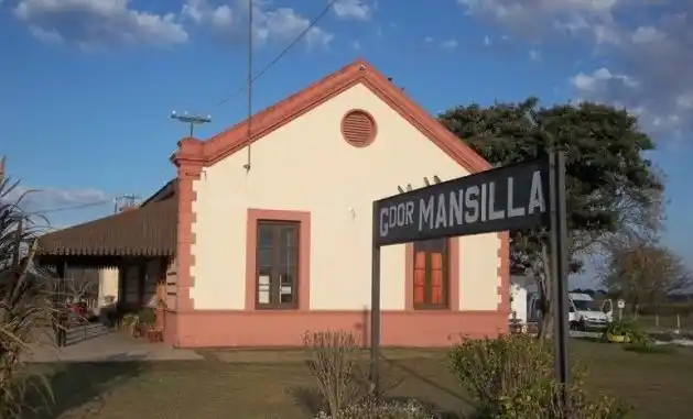 Un camión volcó en la ruta 12 tras esquivar un animal, en Gobernador Mansilla