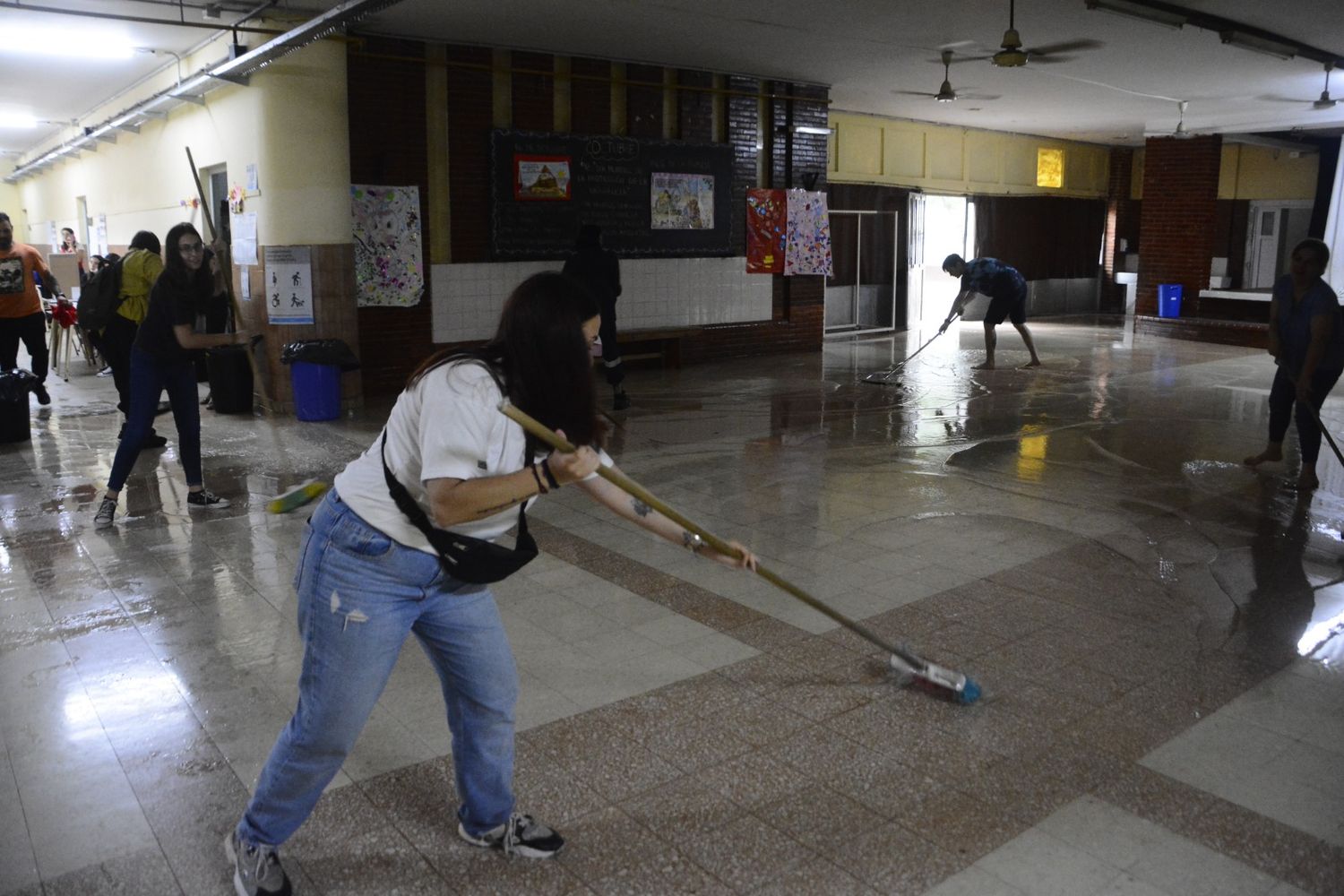 Este lunes hay clases con normalidad en las escuelas bonaerenses donde se votó: pagarán $14 mil a auxiliares de limpieza