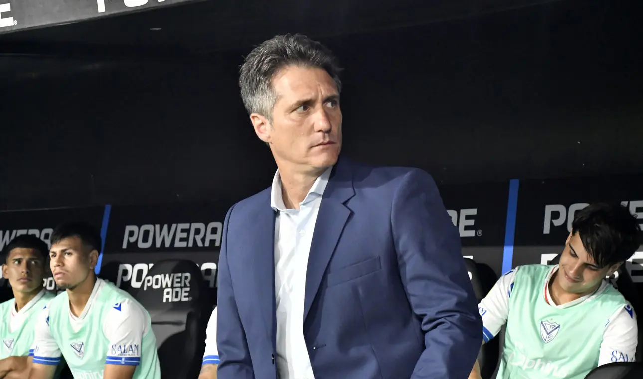 Guillermo Barros Schelotto tuvo su debut en el banco de Vélez
