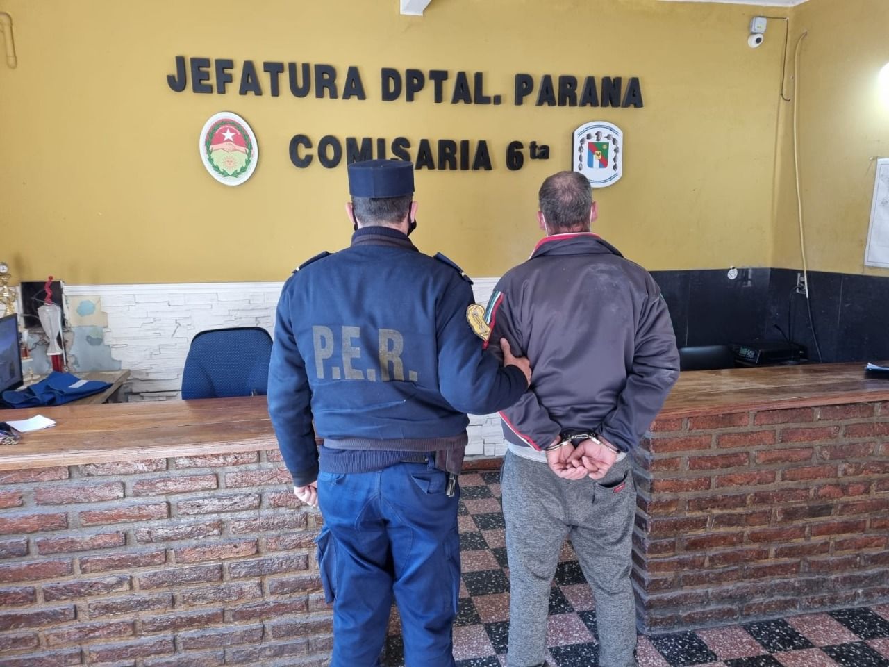 Apuñaló en el pecho a su propio hijo