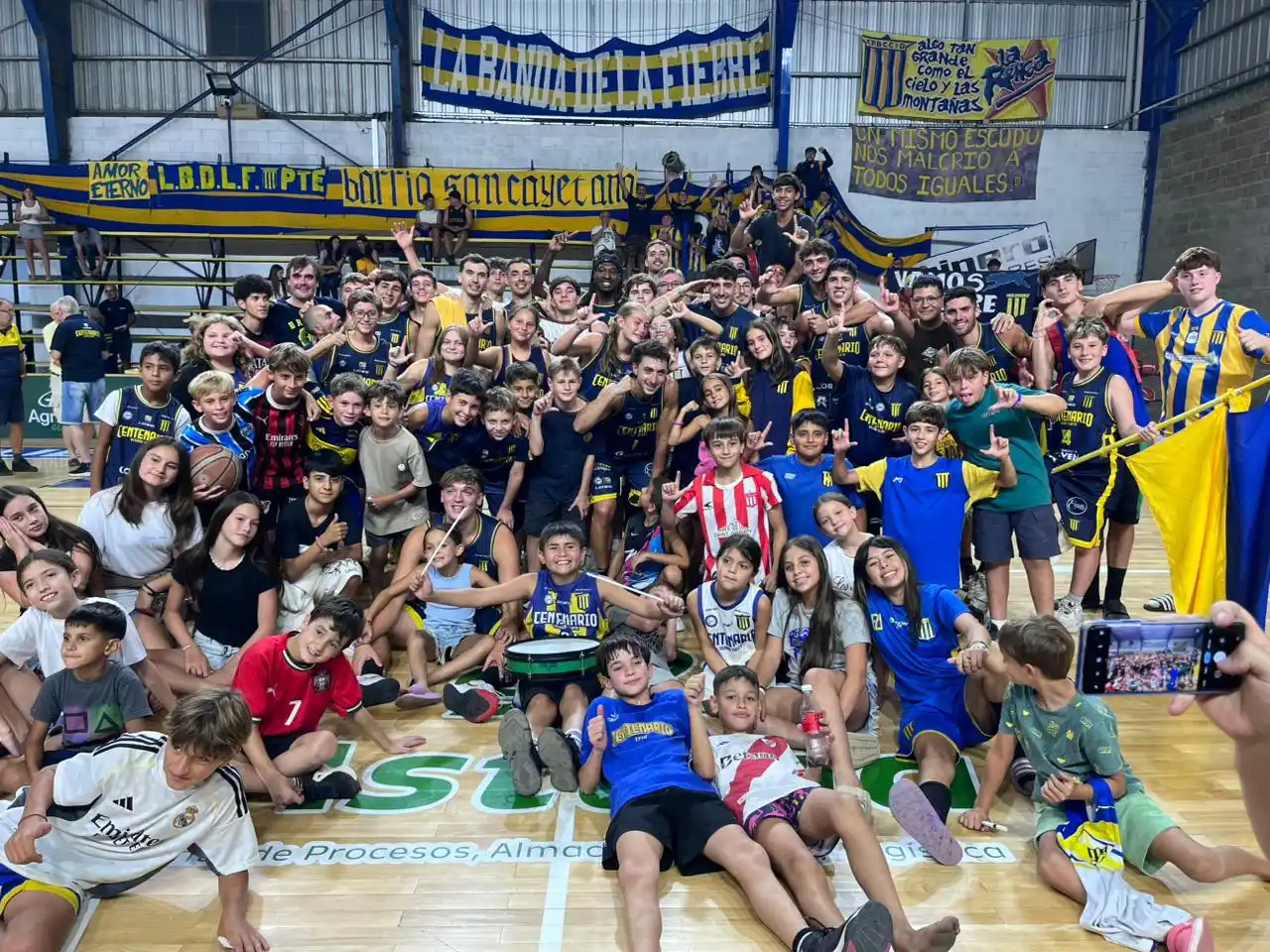 La Fiebre le volvió a ganar a Gimnasia LP, esta vez como local, y se acerca a puestos de clasificación directa a playoffs. Foto: Fabián Gallego.