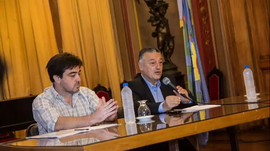 Las Flores: Intendente Gelené renunció a cobrar el sueldo y habló de situación "dramática" de la comuna