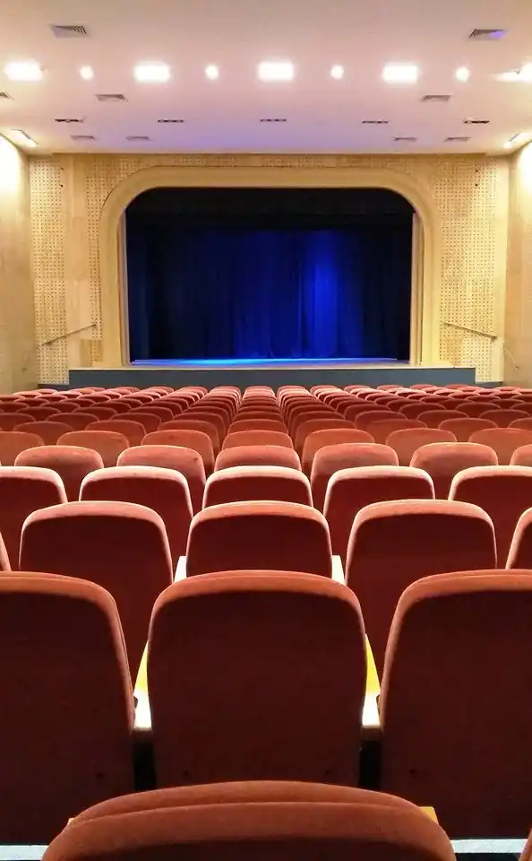Anuncian cine y teatro: se levanta el telón también en el auditorio del complejo cultural de Lezama