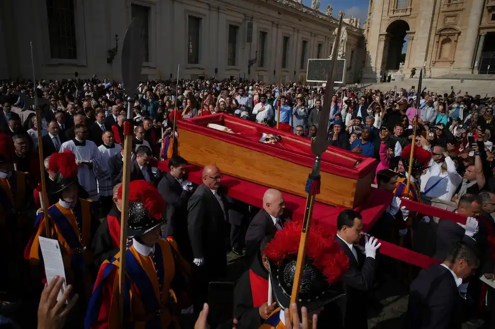 El cortejo fúnebre del papa Francisco recorrerá un trayecto de 6 km por Roma