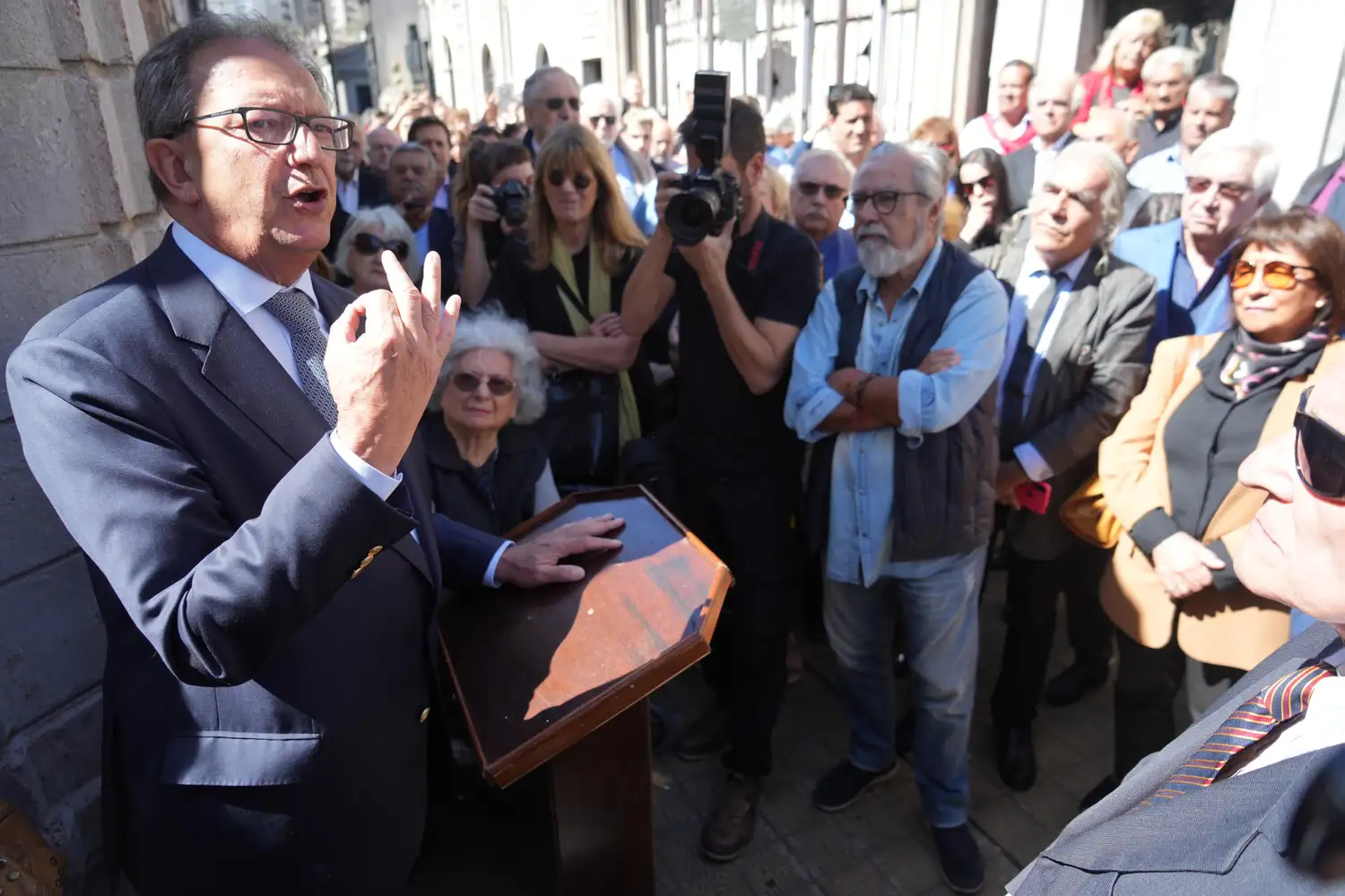 Marcelo Stubrin habló en el homenaje a Raúl Alfonsín en el cementerio de Recoleta.