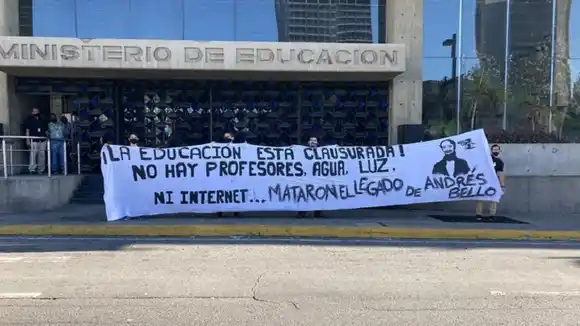 ¡MATARON el legado de Andrés Bello! Estudiantes culpan al régimen por aniquilar la educación